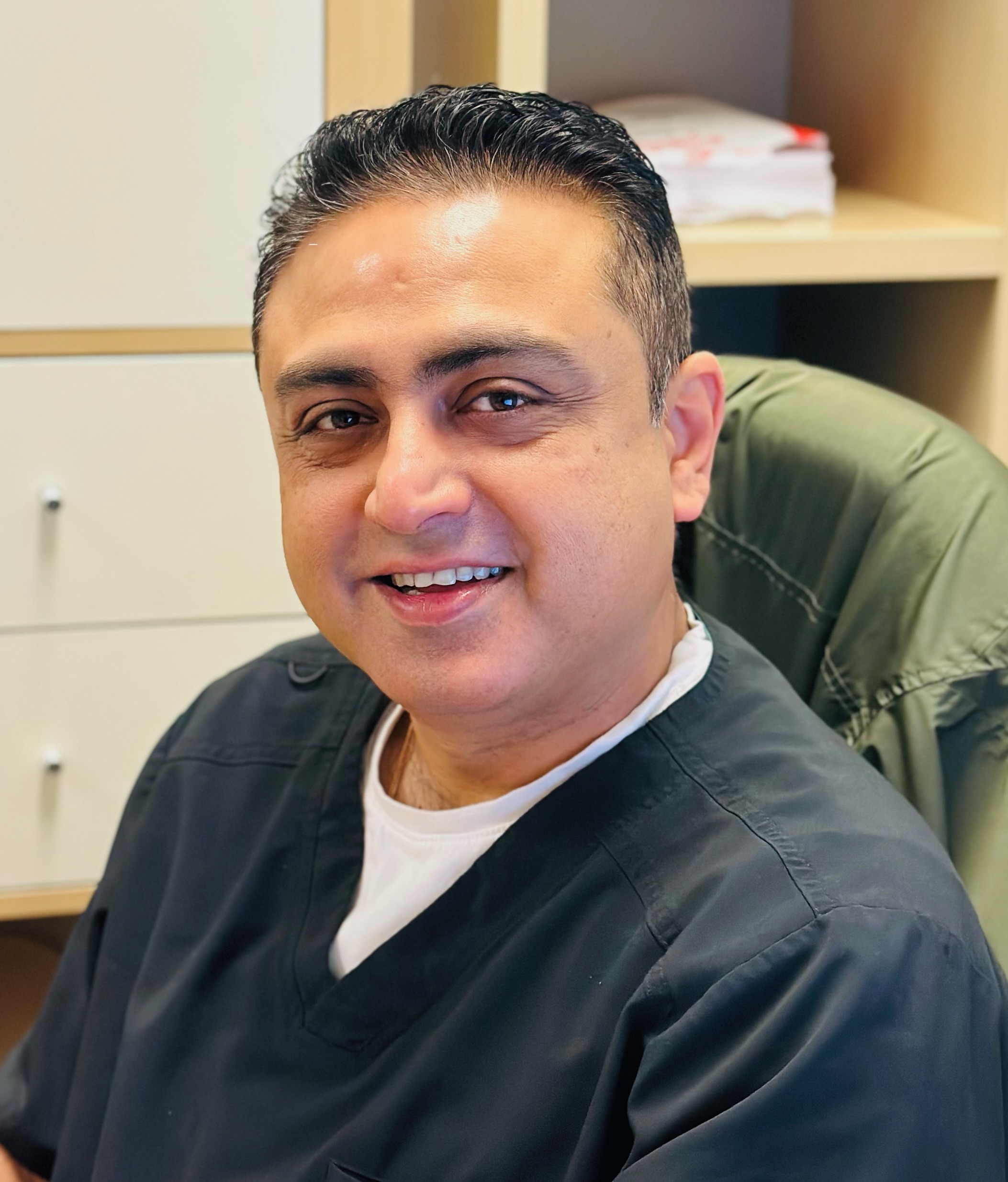 Dr. Vijayant Kapur Ottawa - Dentist At Trillium Dental